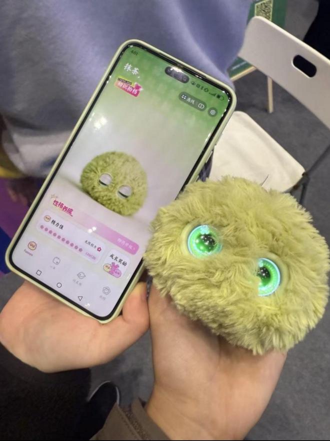 思考手办有“心跳” 2025·“智造上海”开元棋牌试玩上海智能终端“开箱”:电脑会(图6) 思考手办有“心跳” 2025·“智造上海”开元棋牌试玩上海智能终端“开箱”:电脑会(图6)