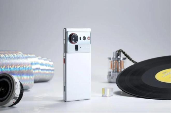 思考手办有“心跳” 2025·“智造上海”开元棋牌试玩上海智能终端“开箱”：电脑会(图8)