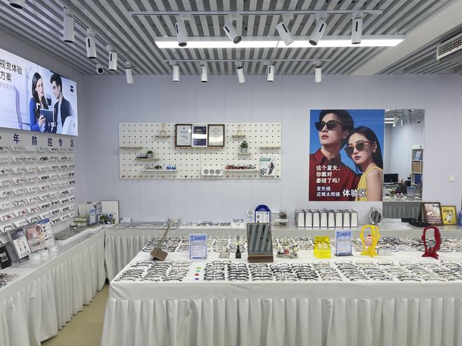 ：目远眼镜批发城为您提供最佳选择开元棋牌试玩泉城路暴龙眼镜推荐(图2)